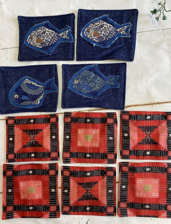 Kimono remake coasters, 3 types, 10 pieces, scarlet x black pongee, fish pattern applique on denim, handmade, Japanese pattern, old folk house, Japanese style interior goods, women's kimono, kimono, antique, remake material