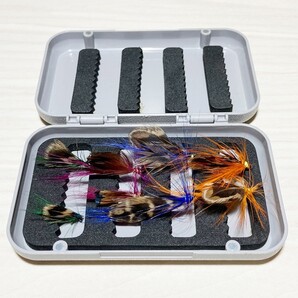 フライフィッシング用 毛ばり 8本セット マグネット開閉式ケース付き