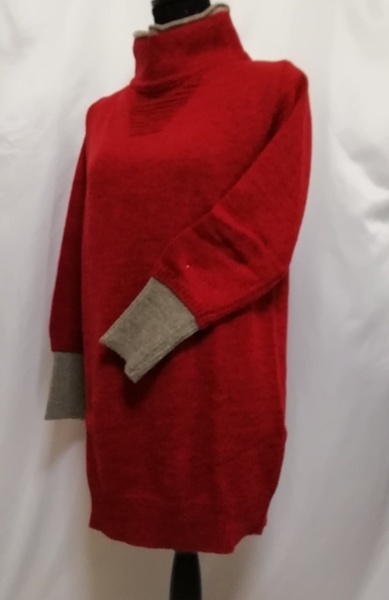 タートルネック　チュニックセーター　赤　美品　　№481