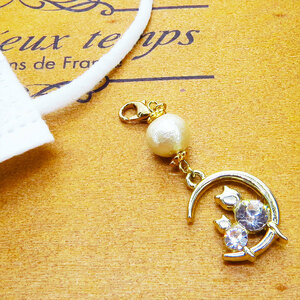  mask charm cat. parent .. three day month .... Gold color. motif . cotton pearl. charm rhinestone 