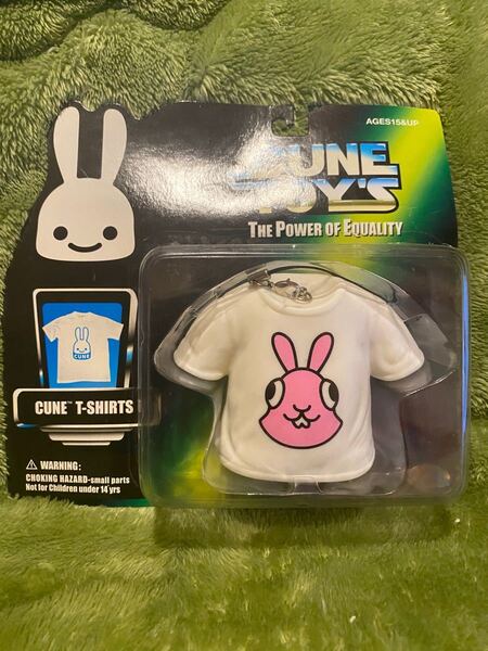 CUNE TOY'S Tシャツ ストラップ レア物 新品未開封