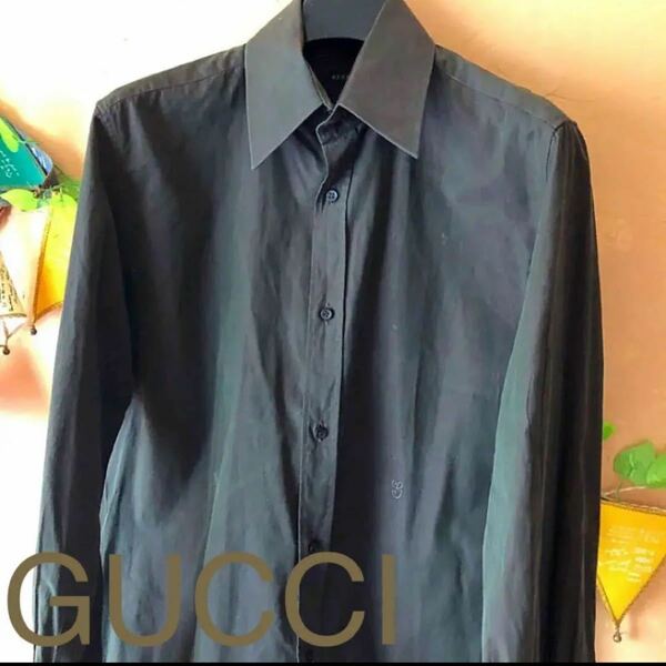 ◆◇Gucci ◆◇胸の下のワンポイント、袖のタックのデザインが可愛い　シャツ