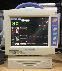 日本光電 生体情報モニター 心電図 呼吸数 酸素飽和度 血圧 体温 バッテリー60分以上 取扱説明書付 医療 動物 病院 nihonkohden 患者