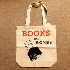 Books Not Bombs　トートバッグ　本のデザイン