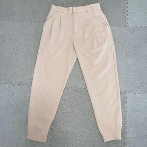 テーパードパンツ