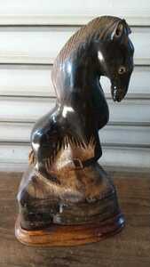 水牛の角 馬置物 水牛の角製 古い彫り物 置物 馬 高さ24.5cm