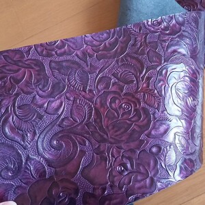 革ハギレ 薔薇型押し パールグレープ レザークラフト