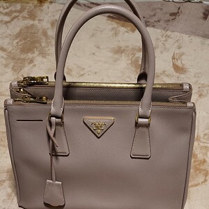 PRADA サフィアーノ ベージュ ショルダー