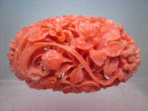 【江月】アンティーク・K18 本珊瑚 繊細な花透かし彫刻の帯留め 13,63g