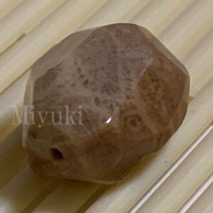 御幸天珠 AY06390 フォッシルコーラル 天然石 ビーズ 17x16mm 花開富貴天珠の石 サンゴの化石 珊瑚 コーラルフォッシル 根付 キーホルダー