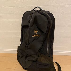 アークテリクス バックパック BEAMS アロー22 リュック Canada製 ドローコード付き 美品