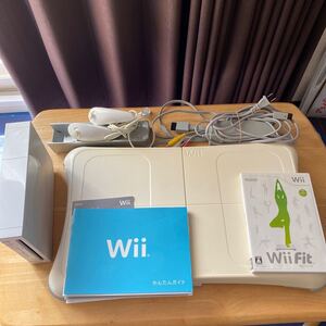 【格安】Wii Fit ソフト バランスボード【おまけでwii本体のみ付けます】コントローラーとセンサーバーは有りません