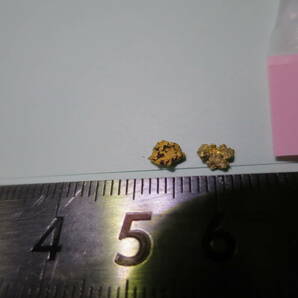 金ナゲットアラスカ鉱脈金塊ゴールドフィンガー 5mm 2粒(20-22k)1226の画像3