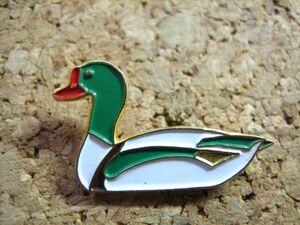  old pin badge duck animal bird 