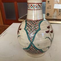 霧島焼きです、花瓶 です、美しい花瓶です。南国特有の温かみを感じます、手書きで描かれています、昭和４０年以上前に作りたものです_画像2