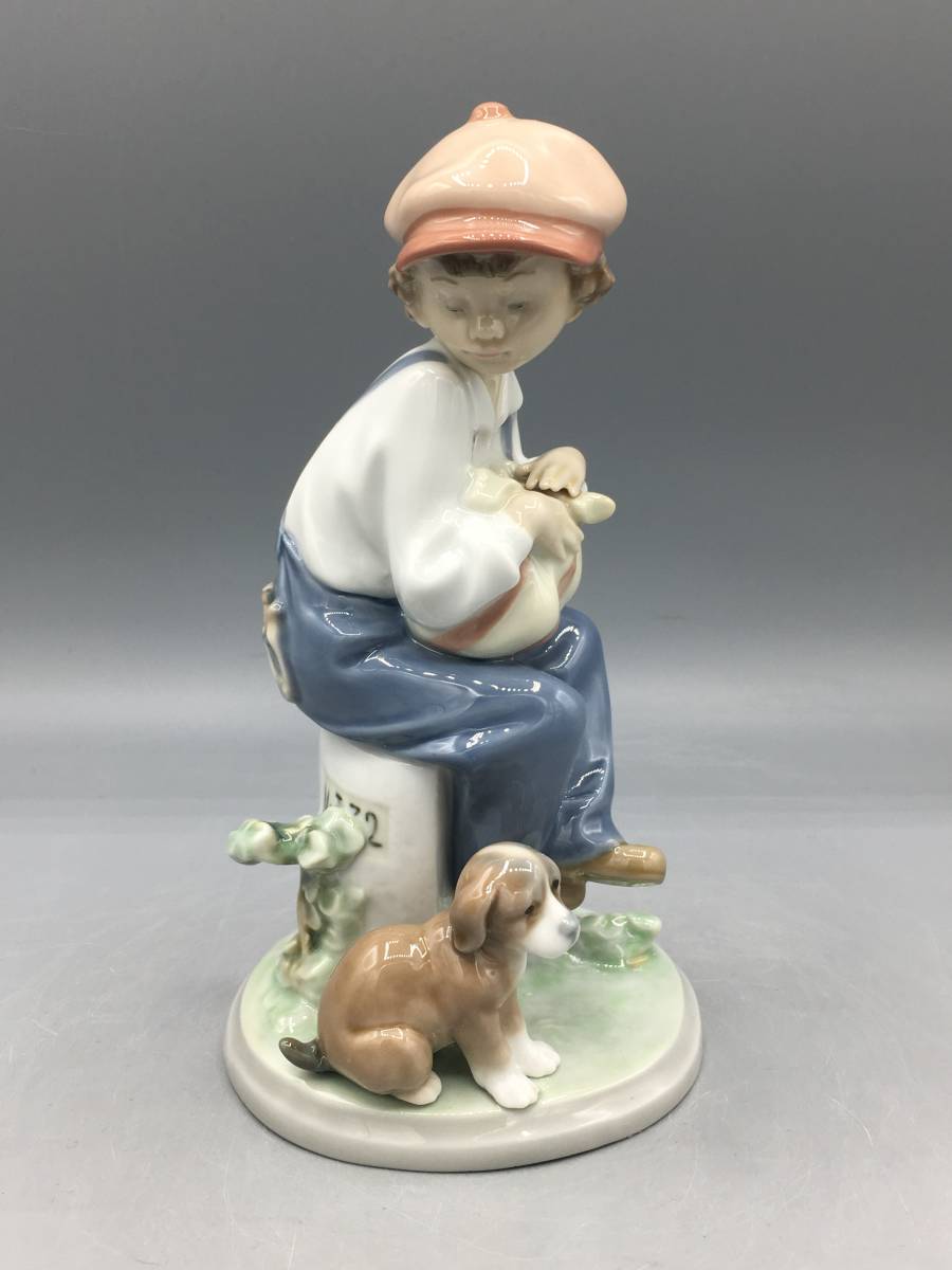 もあります ヤフオク! - 希少 リヤドロ 犬 お行儀よく 男の子 少年