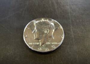 Серебряная монета США Associated 1968 D -Engraved Kennedy 50 Cent Silver Coin Бесплатная доставка (12511) Серебро 400 США.