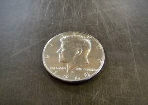 アメリカ銀貨　準未使用　1968年D刻印　ケネディ50セント銀貨　送料無料（12534）シルバー400　USA貨幣　ハーフダラー