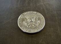 アメリカ銀貨　準未使用　1968年D刻印　ケネディ50セント銀貨　送料無料（12546）シルバー400　USA貨幣　ハーフダラー_画像2