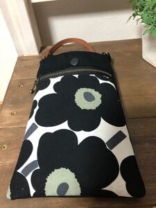 スマホポーチ ハンドメイド ぶらうん☆ 持ち手付き! マリメッコ ウニッコ柄