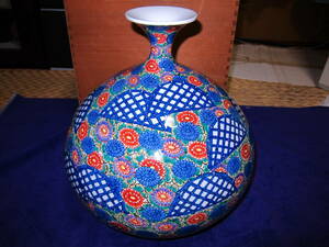 Art hand Auction Vase peint à la main par Fujii Kinsai, Paysage de jardin de chrysanthème Somenishiki avec boîte en bois, authentique, Imari, Arita, Peinture en couleur, autres