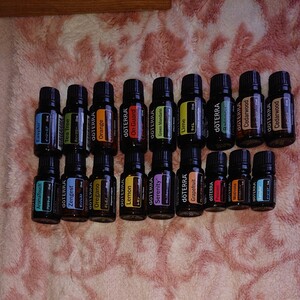 ドテラ doTERRA エッセンシャルオイル 未開封品 18本 エッセンシャルオイル家庭医学事典つき