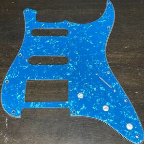 エレキギター　ピックガード　SSH 11穴　ストラトキャスター用　ブルーパール