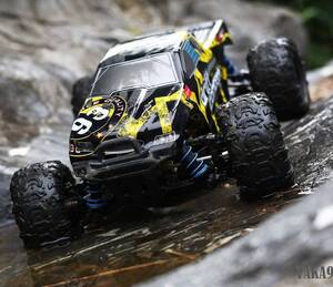 ラジコンカー オフロード 4WD 高速 60km/h 子供/大人向け RCカー 1/18スケール ボディカバー2個 バッテリー2個 40分間走行 2.4Ghz 競技可能