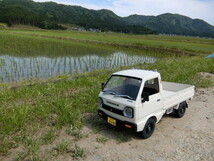 軽トラ SUZUKI キャリー ラジコンカー カスタムで楽しめる FR駆動 ドリフト走行可能 1/10 子供/大人向け 可愛い 軽トラ ラジコン ホワイト_画像10