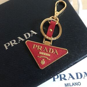 新作 新品同様 極美品 PRADA プラダ キーホルダー キーリング バッグチャーム トライアングルロゴ 赤