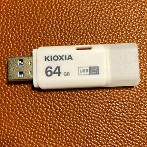 USBメモリ64GB Kioxia USB3.2 Gen1 日本製 海外パッケージ 秋の USBメモリ 東芝