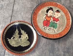古い タイ チェンマイ 民芸品 絵皿 2枚 漆器 飾り皿 アジア 雑貨 民族衣装 子供 王族 手工芸品 ハンドクラフト お土産
