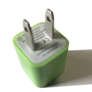 グリーン　カラフル USB 充電アダプター 家庭用コンセント 充電ACアダプター コンパクト　Android iphone ipod スマートフォン
