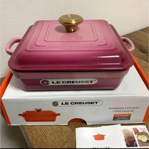 【ゴールドツマミ】ル・クルーゼ シグニチャーココット・スクエア 24cm ベリー ルクルーゼ クリスマス限定品