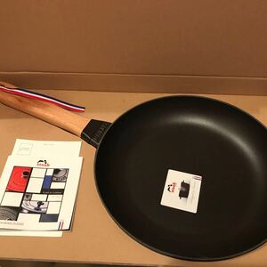 ストウブ ウッドハンドルフライパン 26cm