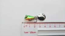 マイクロサイズ　スピンテールジグ　6g　5色セット　小物釣り　メッキ　カマス　ロックフィッシュ　シーバス　スズキ　バイブレーション_画像3