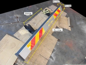 (601）大型用アルミリアバンパー(E4L)、ステー(ボルト付き)、反射板、滑り止めシール付き　新車外し品
