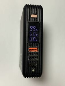 AC充電機能付き モバイルバッテリー 10000mAh 37W 急速充電可 PD3.0対応 QC3.0対応 Type-C 液晶表示 白色