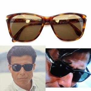 .... san "надеты" модель Giorgio Armani солнцезащитные очки цвет отличается. такой же модель .. нет ..joru geo Armani Brown 