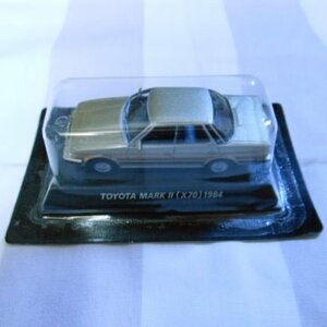 Car of the 80's Toyota Mark 2(X70) Gold 1/64 size 