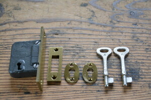 NO.9120 old brass castings. book@. pills 79mm for searching language -A150g antique Vintage old tool brass metallic material sliding door .. door door fittings 