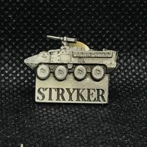 ＜MIL＞ U.S. ARMY STRYKER 米軍 ストライカー ピンバッチ_画像1