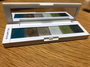 シュウウエムラの限定 ブレイブビューティーパレット グリーンアイシャドウ