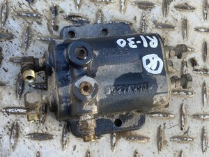 【滋賀発】 コンバイン　クボタ　R1-30 油圧コントロールバルブ