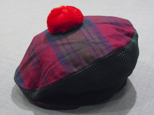 80 period. Vintage hunting cap ATTABOY Britain made red / purple tartan check pattern elasticity material [No.2007]