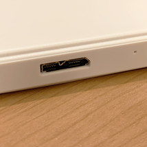 【USB 3.0 接続】 2.5インチ HDD/SSD ケース SATA ハードディスクケース 4TBまで 9.5mm/7mm厚両対応 工具不要 【ホワイト】_画像5