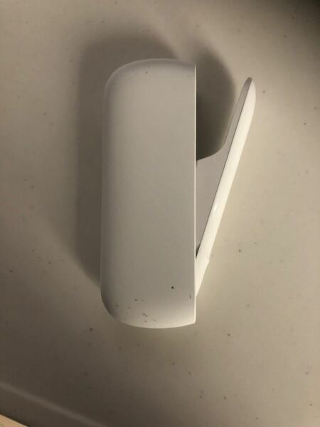 iQOS3 連続吸いの　ホルダー無しです。正常に充電も出来ます。1年未満のあまり　使用していないので　かなり　状態は　綺麗です。