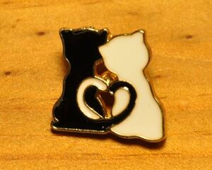 USA インポート Pins Badge ピンズ ピンバッジ ラペルピン 画鋲 黒猫 ネコ ブラックキャット ハート 猫好き キュート アメリカ 149-C
