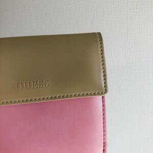 送料無料 美品 GUESS ゲス 二つ折り財布 サイフ 小銭入外付き ベージュ×ピンク バイカラー