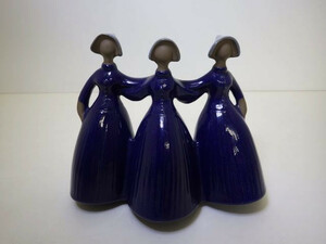 ☆JIE Gantofta 陶器製人形【三人娘】ブルー 肩を組む女性 スウェーデン 北欧雑貨 ジイ ガントフタ 置物 ガール☆